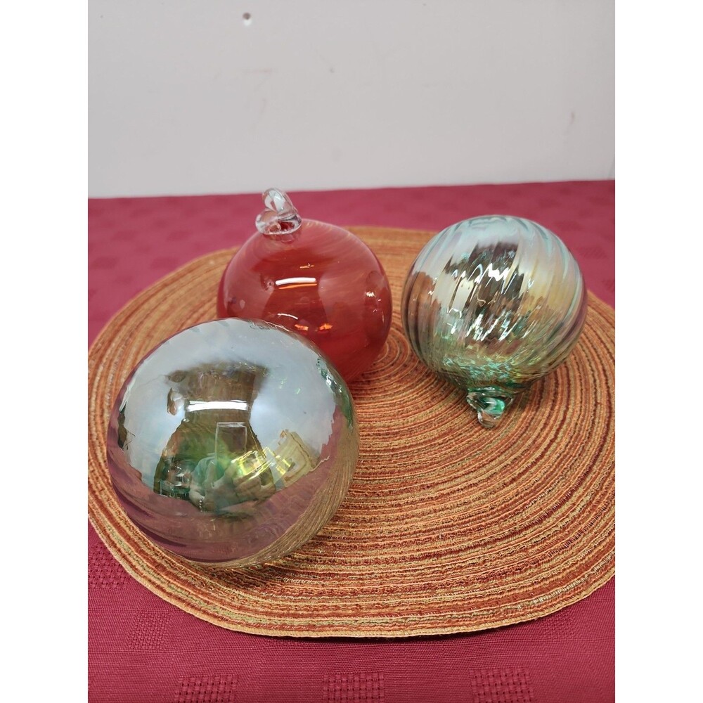 Handblown Art Glass Orbs/Ornaments 4 Inch Set Of 3 ~ 2 Iridescent Green 1 Red
